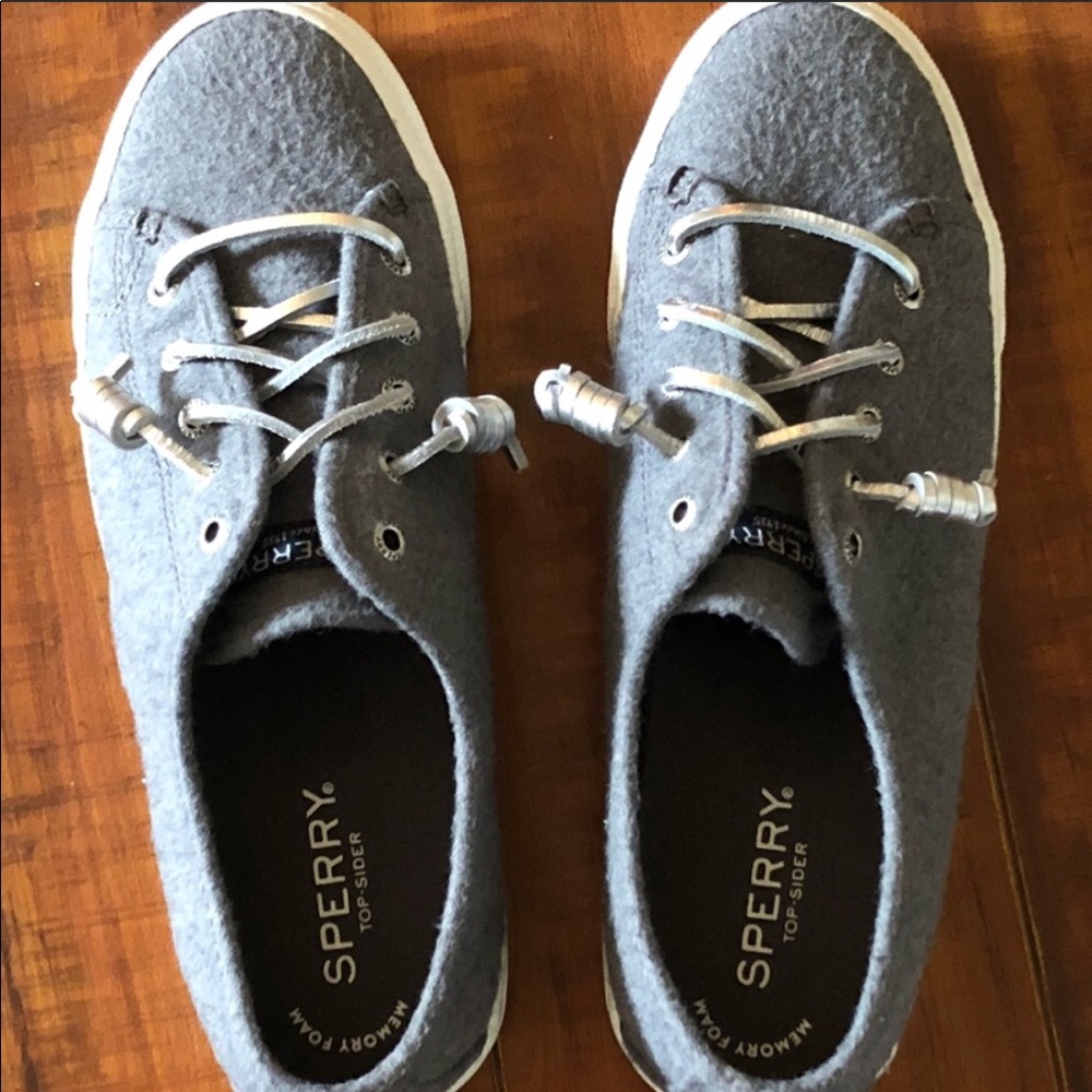 Women’s sperry slip on shoes